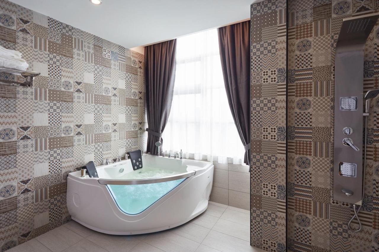 Dream Luxury Hotel Muar Exterior photo