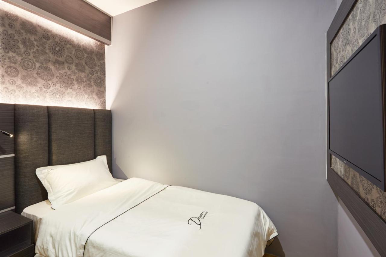 Dream Luxury Hotel Muar Exterior photo